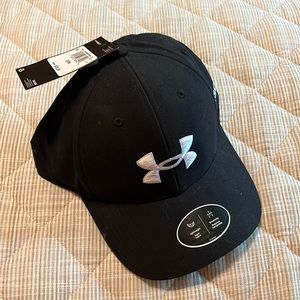 BNWT UA golf hat.
